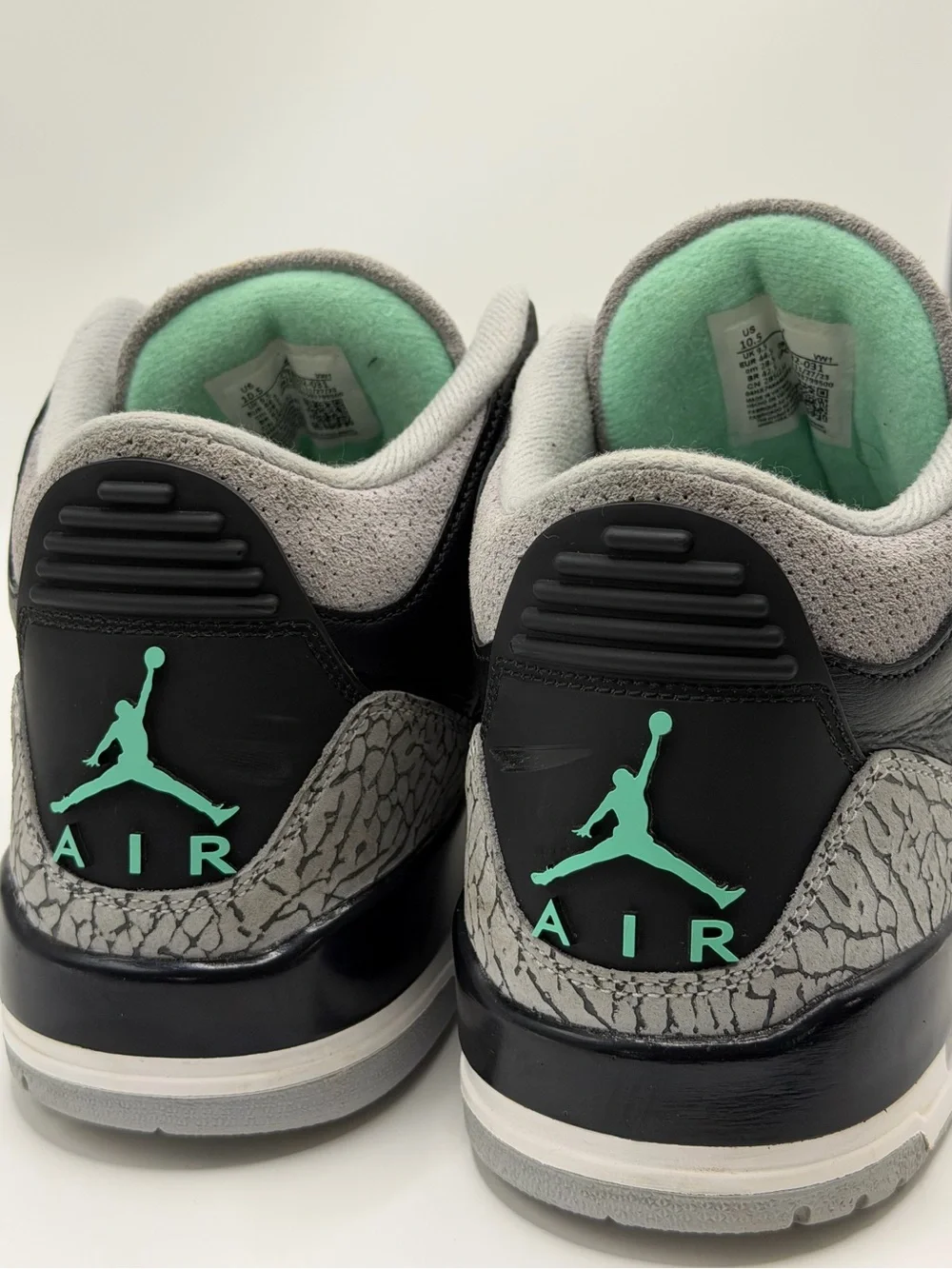 Air Jordan 3 Retro Green Glow Black Cement Men’s Size 10.5
